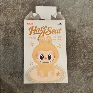 Labubu - Have A Seat Toy - SISI 💛